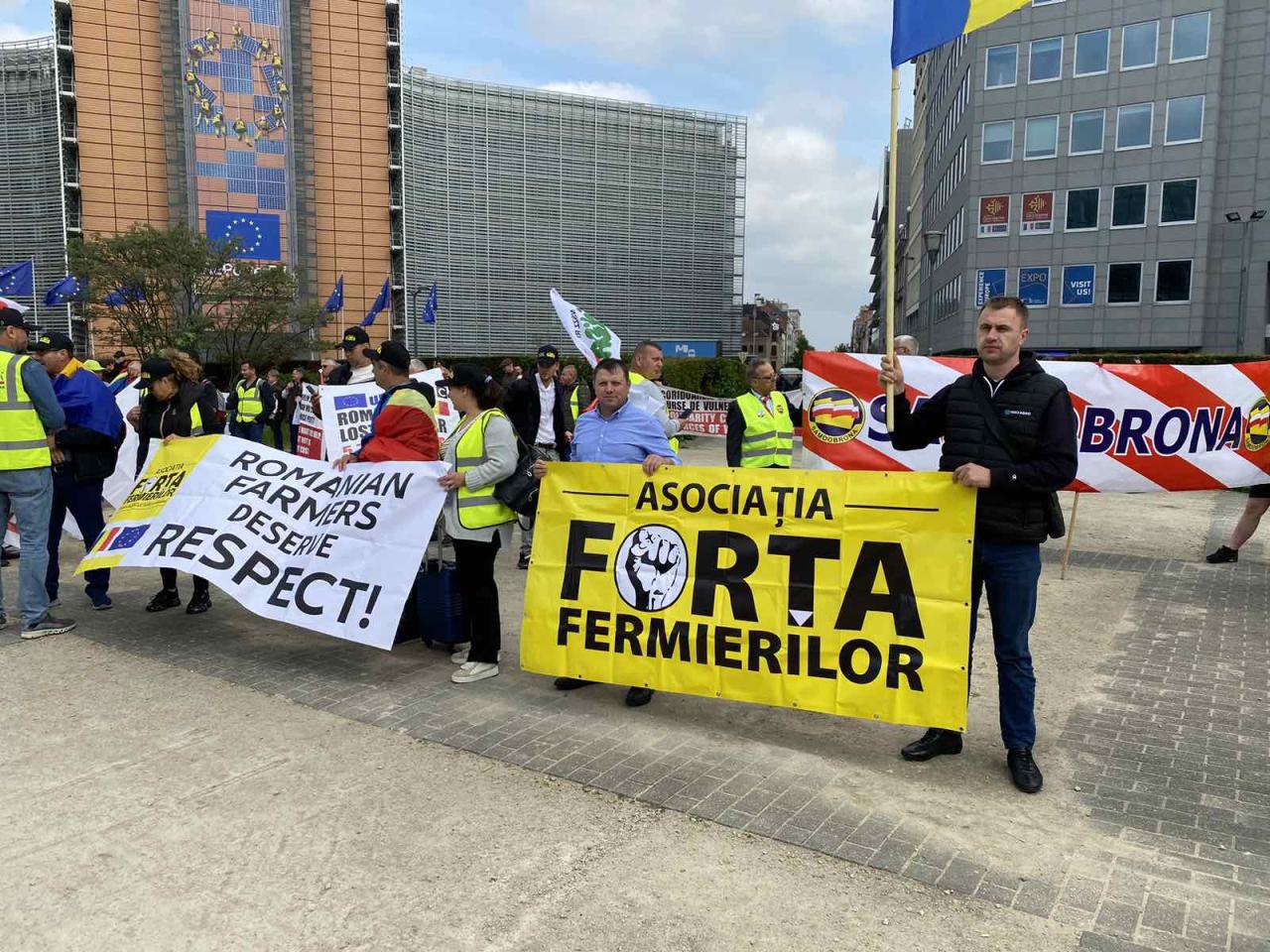 Farmers clash with police in brussels as eu ministers meet to tackle red tape