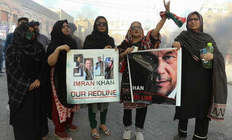 Independent candidates linked to jailed khan outperform in pakistan poll