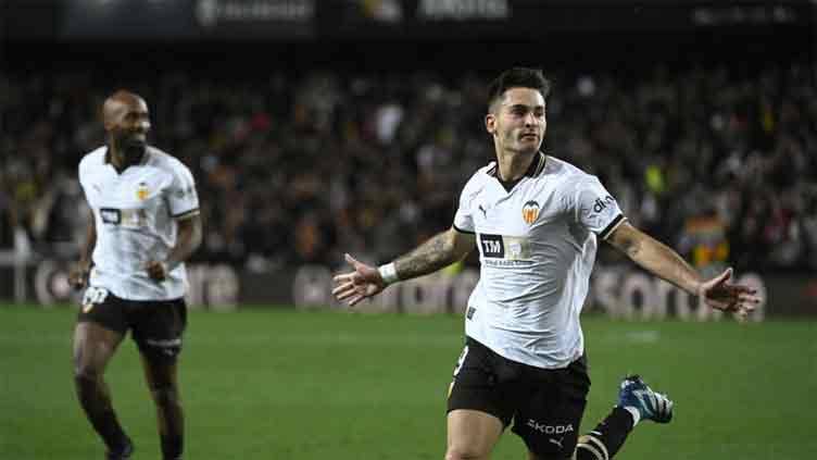 High flying athletic stumble at valencia 1