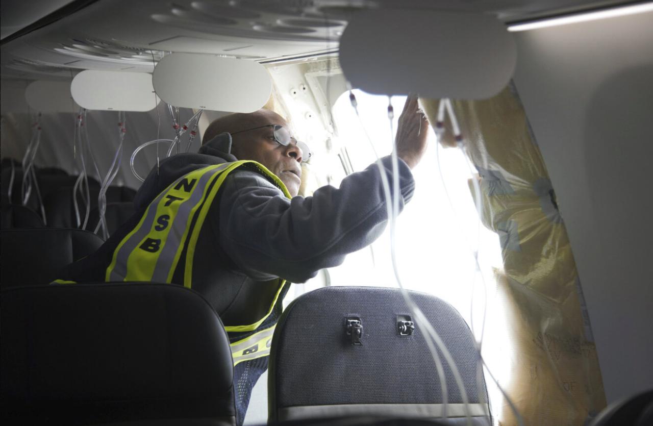 Probe suggests blown out boeing jet panel had missing bolts