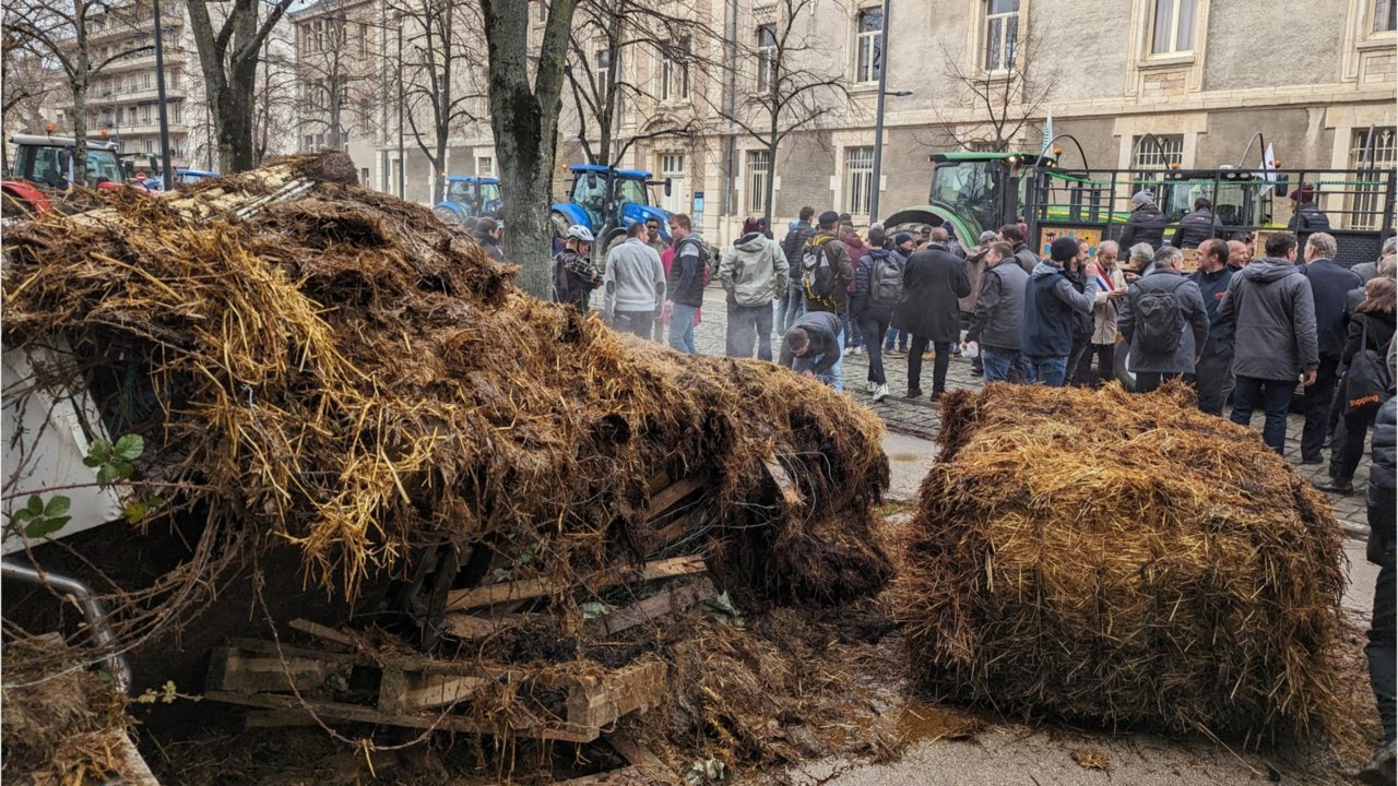 French farmers win concessions after blocking roads in protest