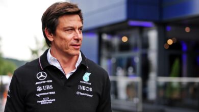 Mercedes chief wolff signs new contract