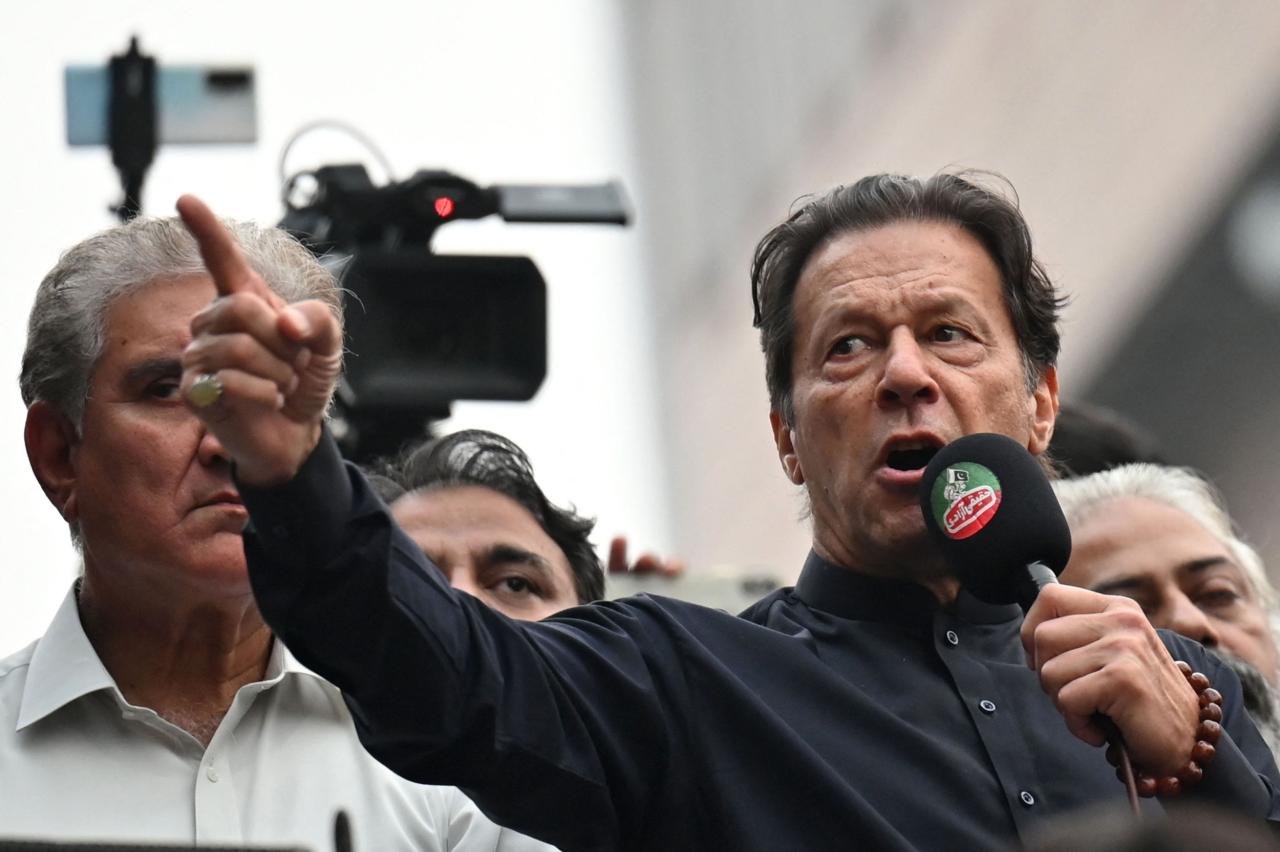 Independent candidates linked to jailed khan outperform in pakistan poll