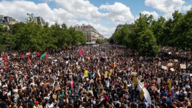 Protesting police underline paris olympics strike risk