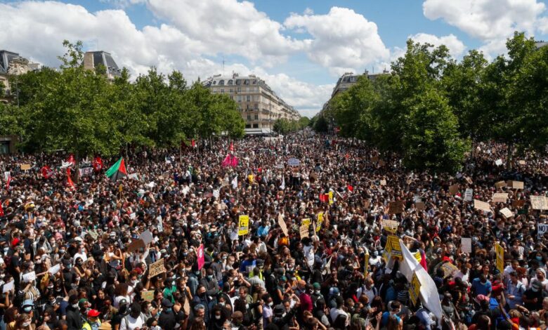 Protesting police underline paris olympics strike risk