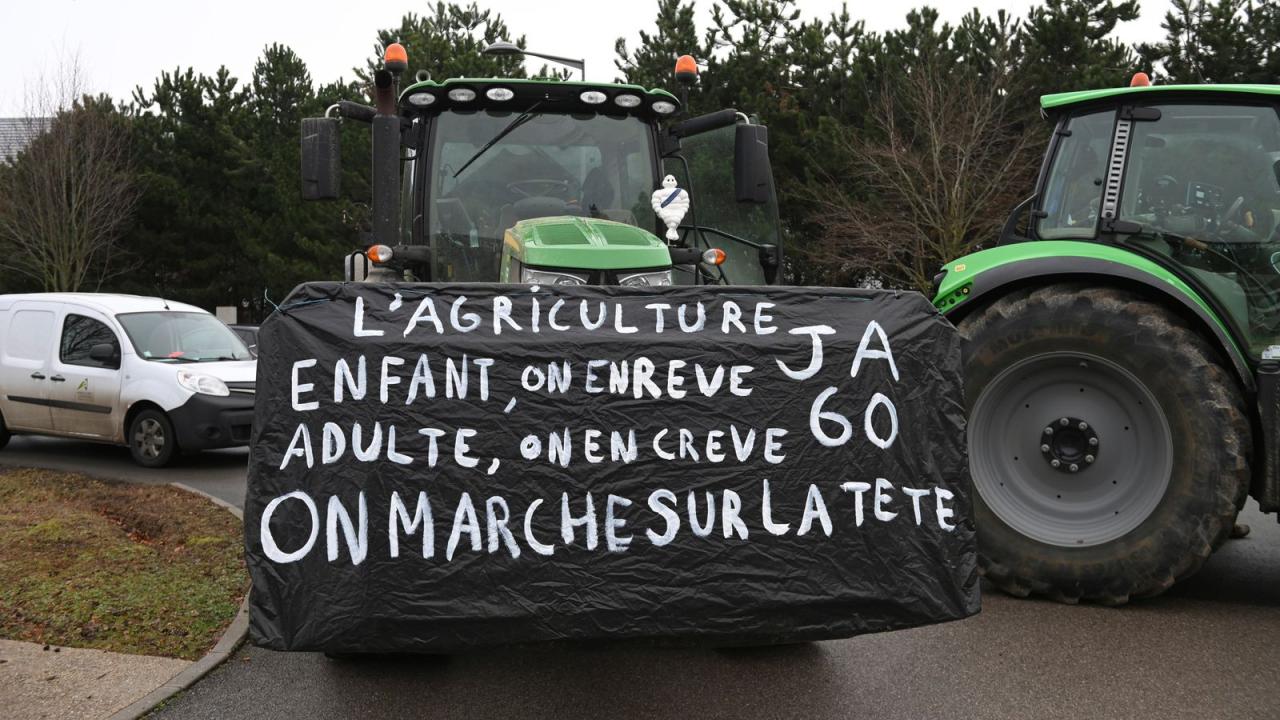 Two killed in roadblock collision as french farmers widen protests