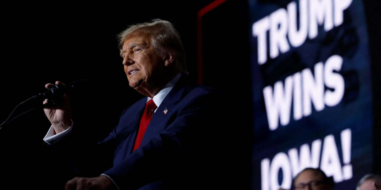 Donald trump projected to win iowa republicans caucuses