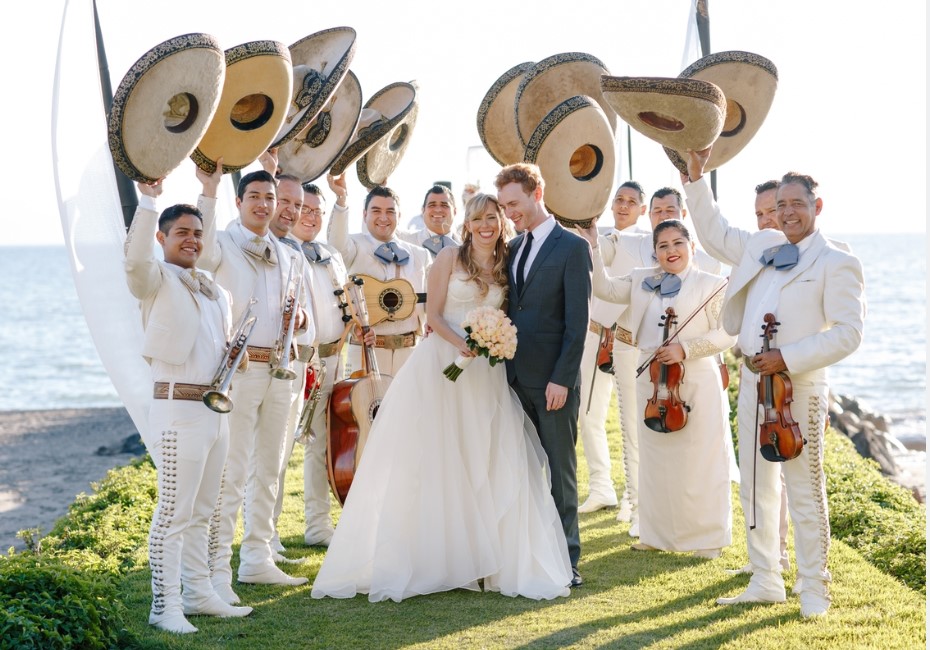 1 200 couples get hitched in mexican mass wedding