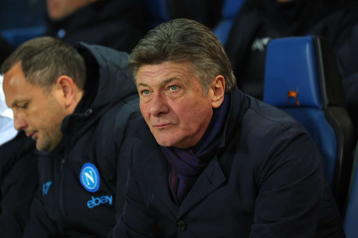 Crisis club napoli replace coach mazzarri ahead of barca clash