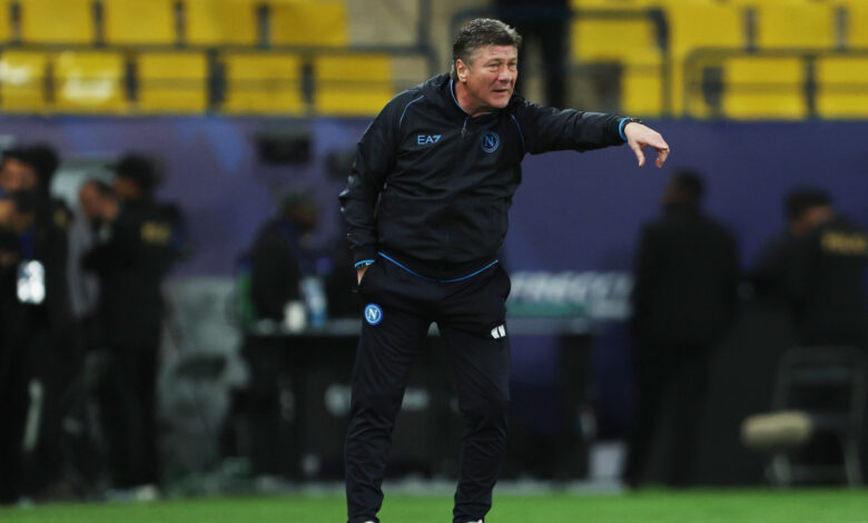 Crisis club napoli replace coach mazzarri ahead of barca clash