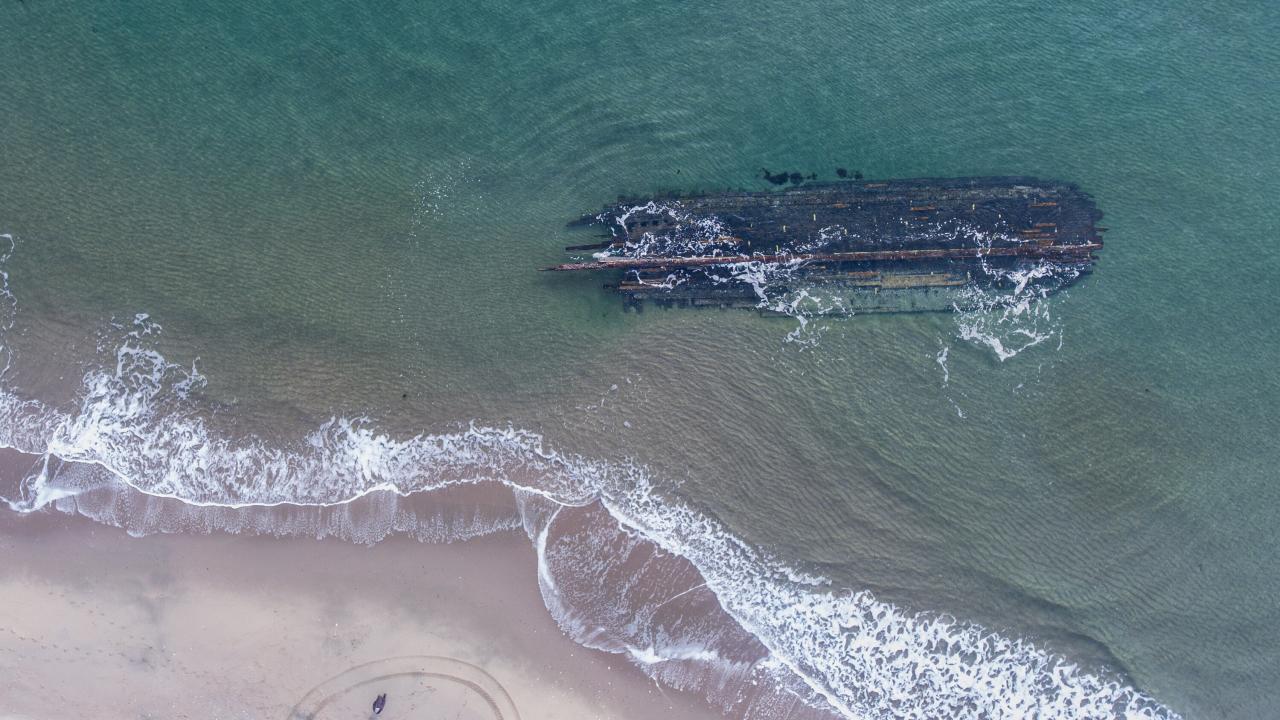 Archeologists probe mysterious canadian shipwreck