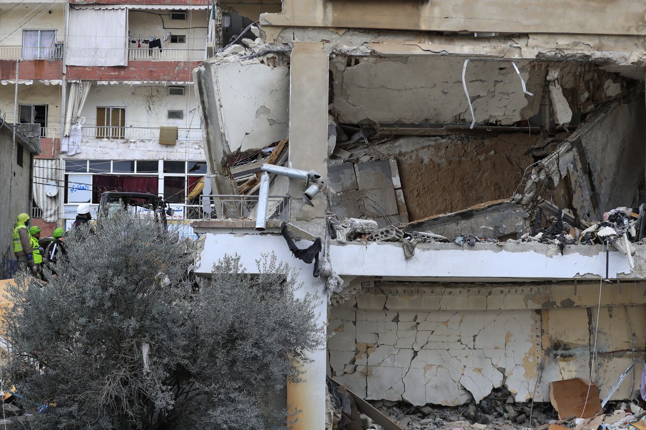 Israeli strikes in lebanon kill 5 fighters from hezbollah ally