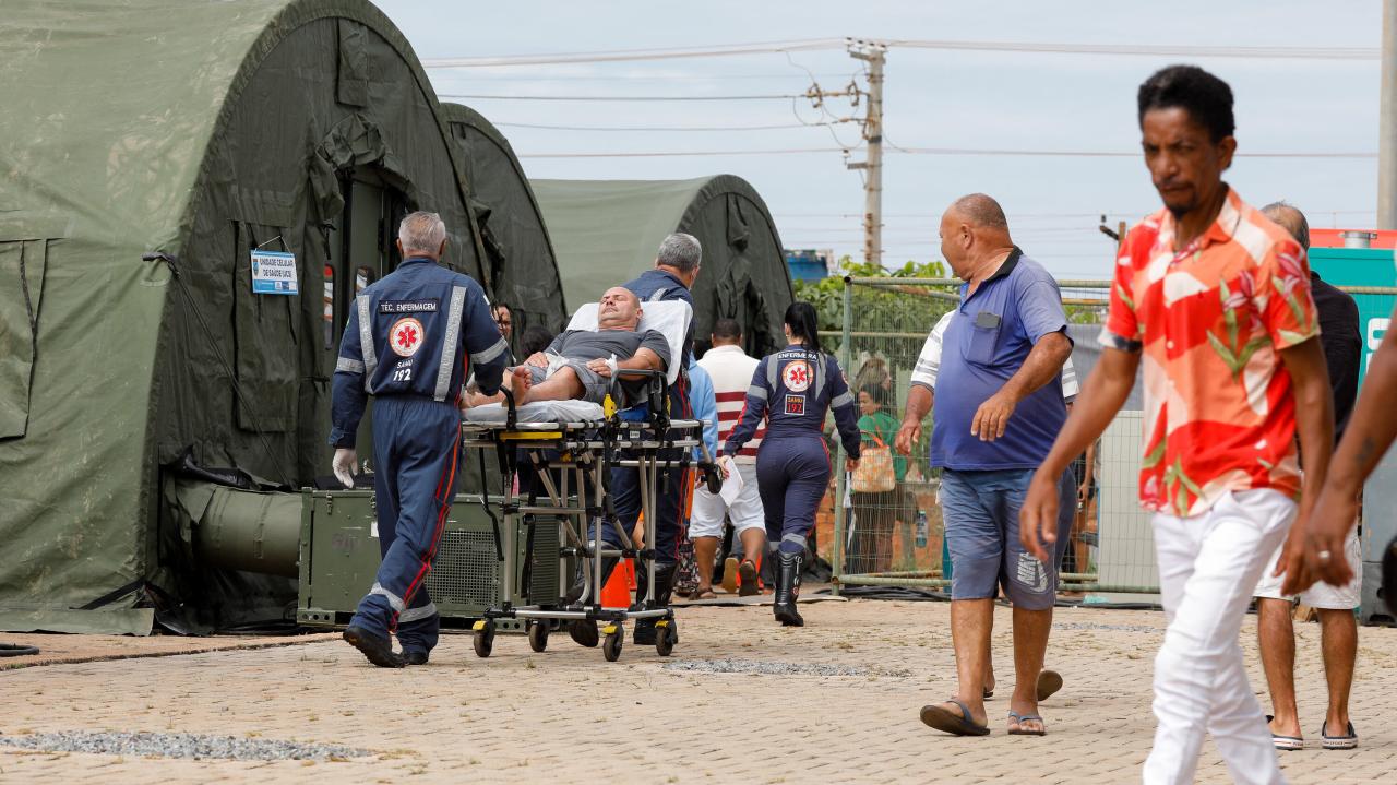 Brazil battles dengue outbreak as carnival gets underway